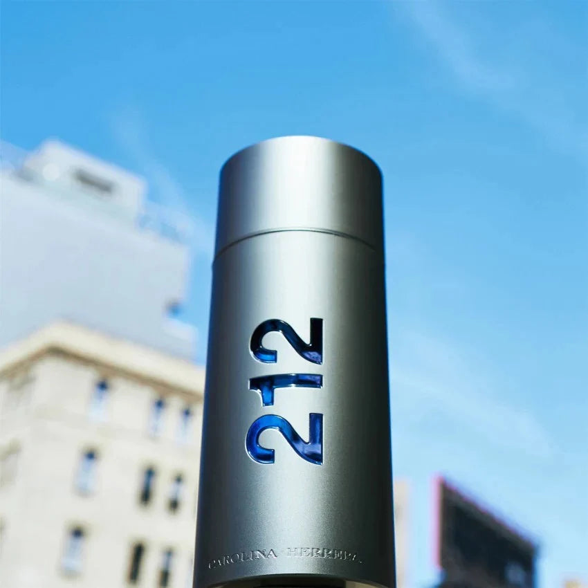 CAROLINAA HERRERA 212 Men NYC Spraay Eau De Toilette (AURA)