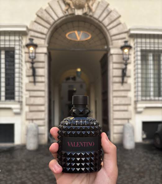 Valentinoo Uomo Born in Romma Extraadose Parfum (AURA)